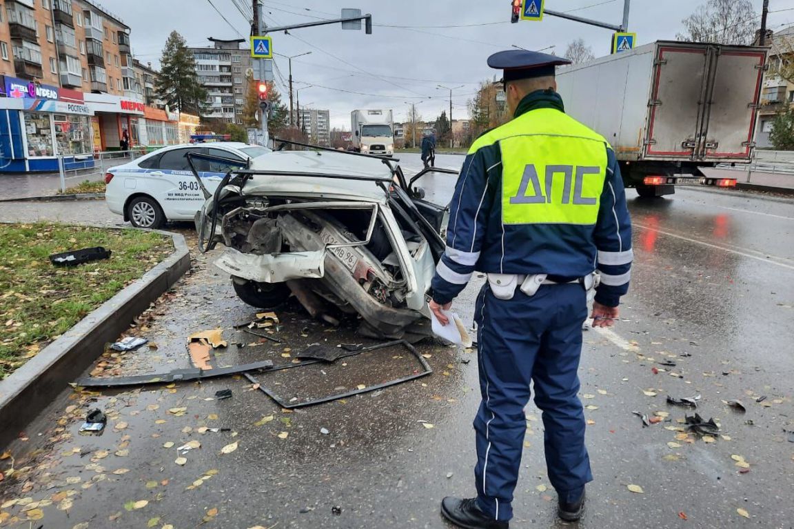 В Нижнем Тагиле пьяный водитель на Range Rover въехал в девятку -  «Уральский рабочий»